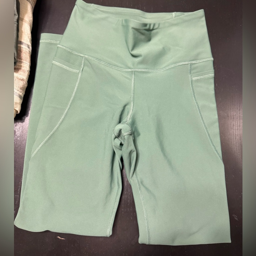 Old Navy Leggings. Green.